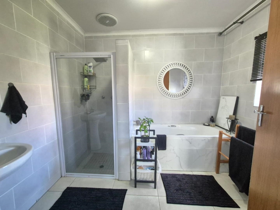 5 Bedroom Property for Sale in Bayswater Free State